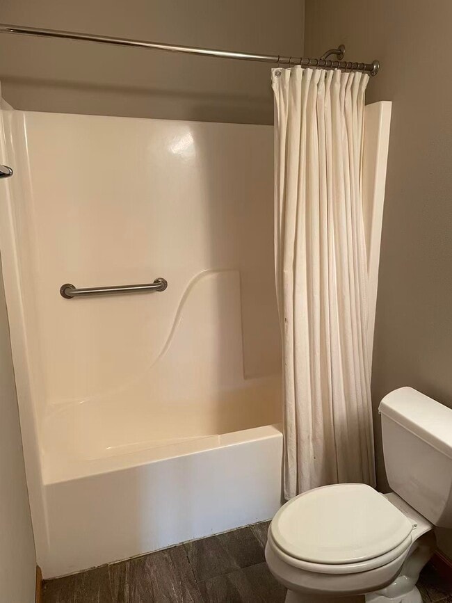 Building Photo - 1066 School St