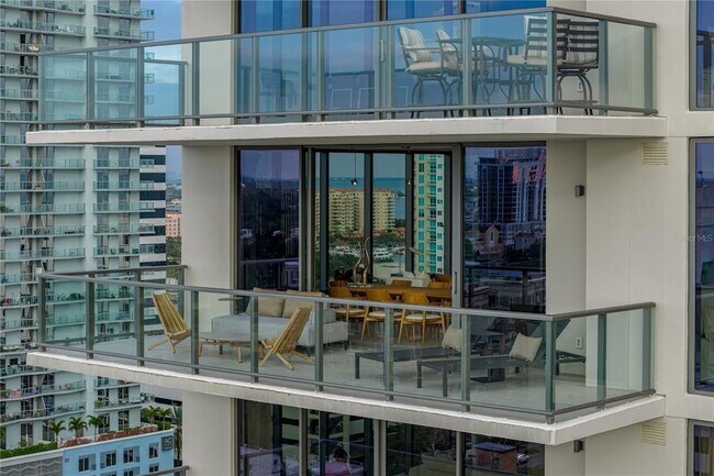 Building Photo - 275 1st Ave S