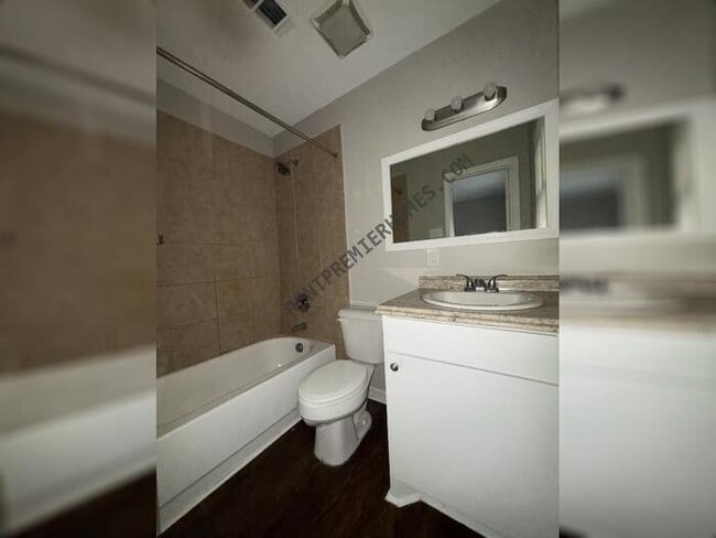 Building Photo - 1501 School Dr