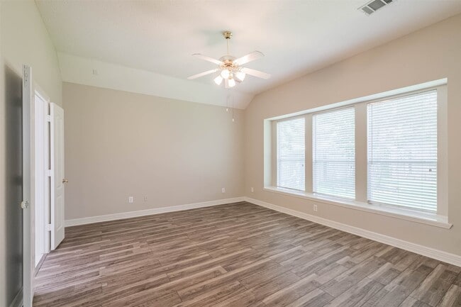 Building Photo - 5911 Brook Bend Dr