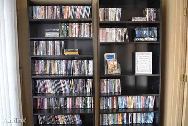 Building Photo - 5455 Smetana Dr