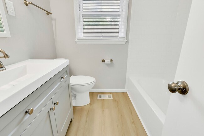 Building Photo - Charming 3-Bedroom Rental Home in Austintown