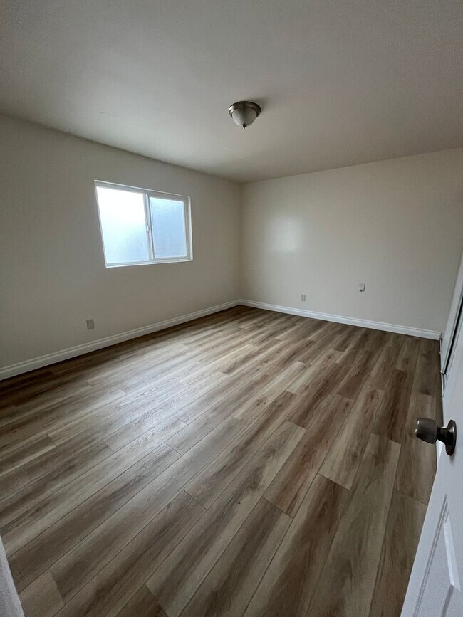 Building Photo - 3205-3207 42nd St.