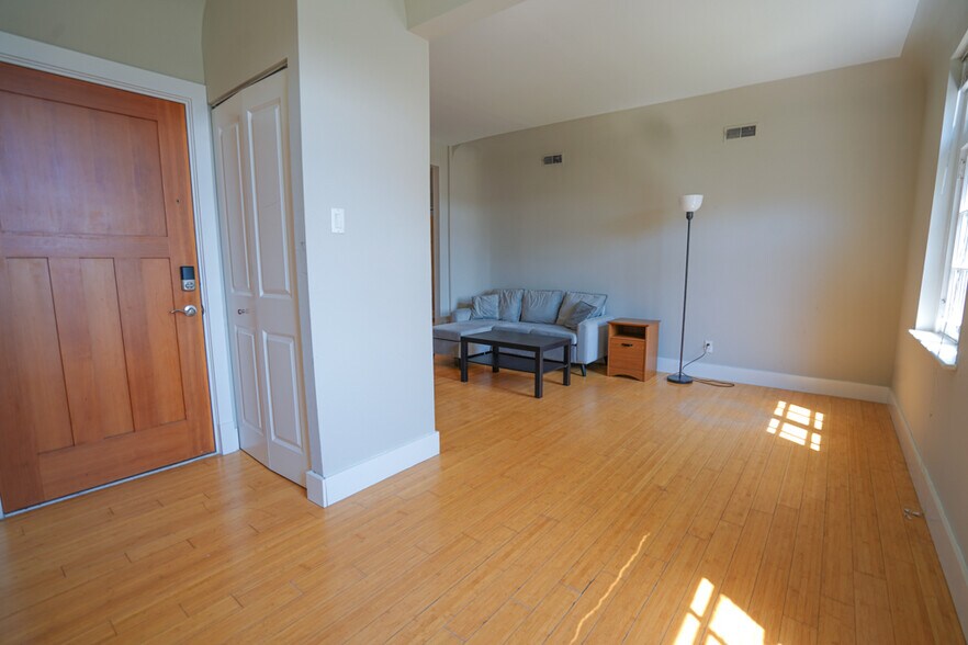 Building Photo - 609 Westgate Ave