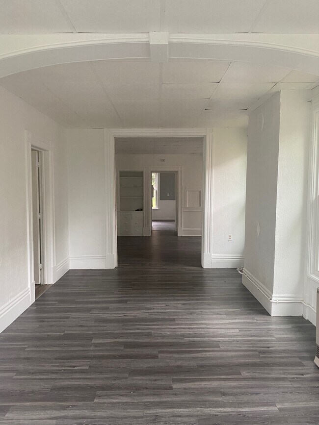 Building Photo - 12 E Sunnyside Way