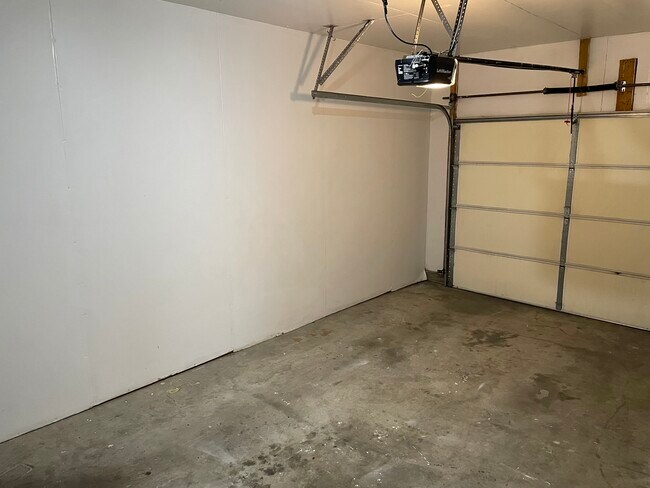 Building Photo - 2115 SW Brandywine Ln