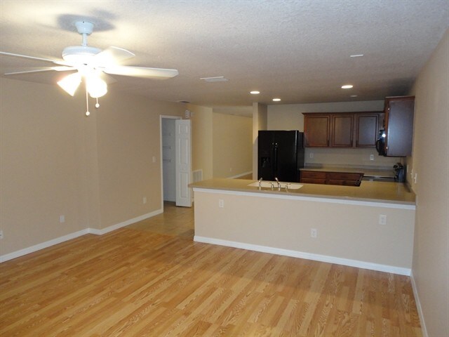 Building Photo - 31015 Mandolin Cay Ave