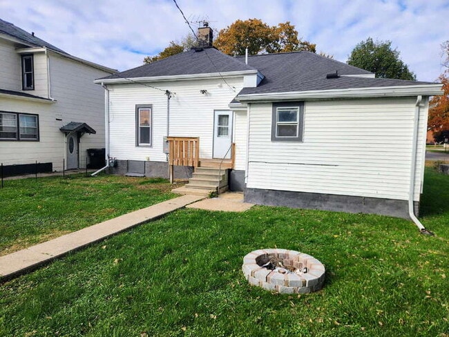 Building Photo - 1621 Willis Ave