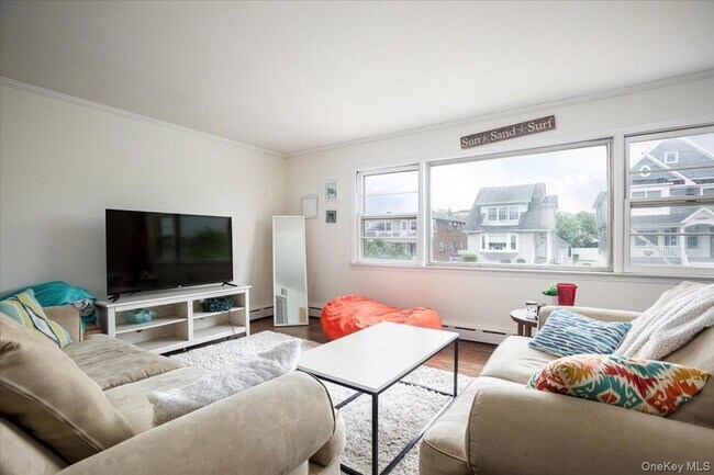 Building Photo - 525 E Beech St