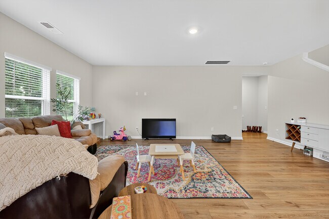 Building Photo - 103 Bird Dog Dr