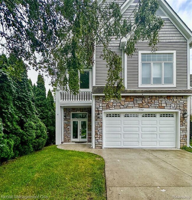 Building Photo - 5742 Putnam Dr