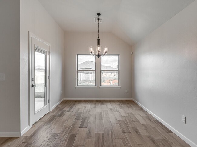 Building Photo - New Home In Yukon!