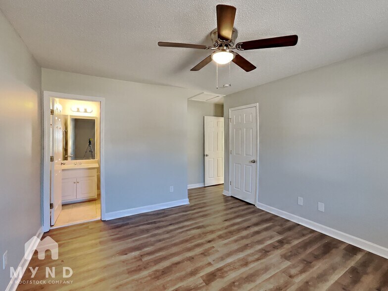 Building Photo - 32 Winesap Ln