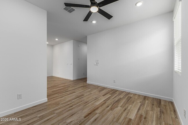 Building Photo - 6949 W Buckhorn Trail