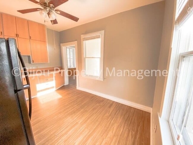 Building Photo - 311 E Del Norte St