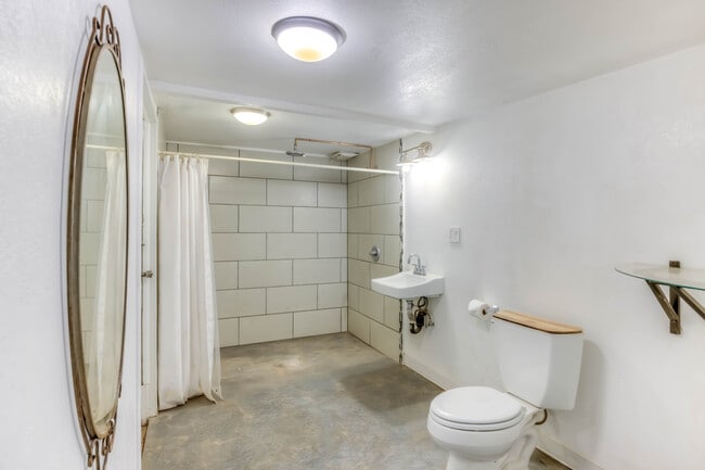 Building Photo - 2555 E Fort Lowell Rd