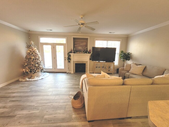 Building Photo - Gorgeous Townhome-Style Condo in Virginia Beach!