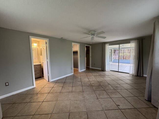 Building Photo - 927 Lemon Bay Dr