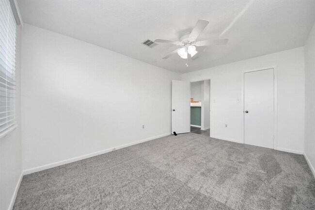 Building Photo - 129 Tarpon St