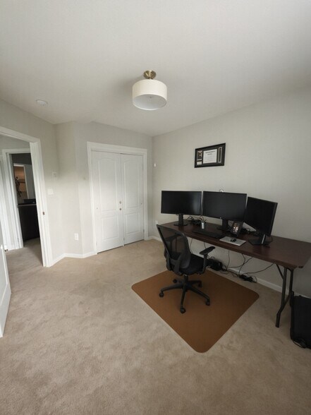 Building Photo - 680 Freedom Dr