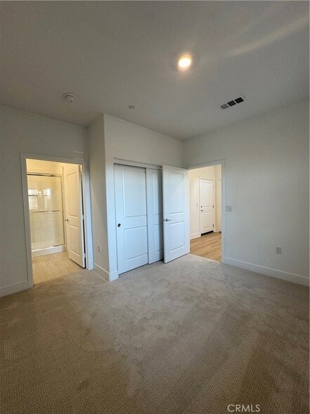 Building Photo - 436 Loon