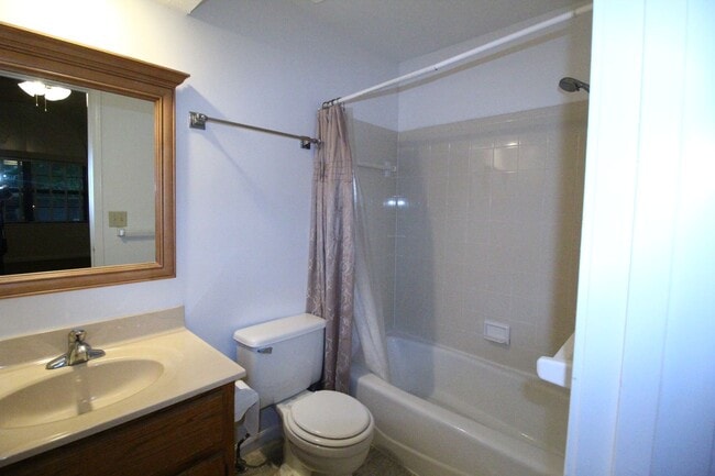 Building Photo - Beautiful 2+ Bedroom 4 Bath Townhome In Ov...