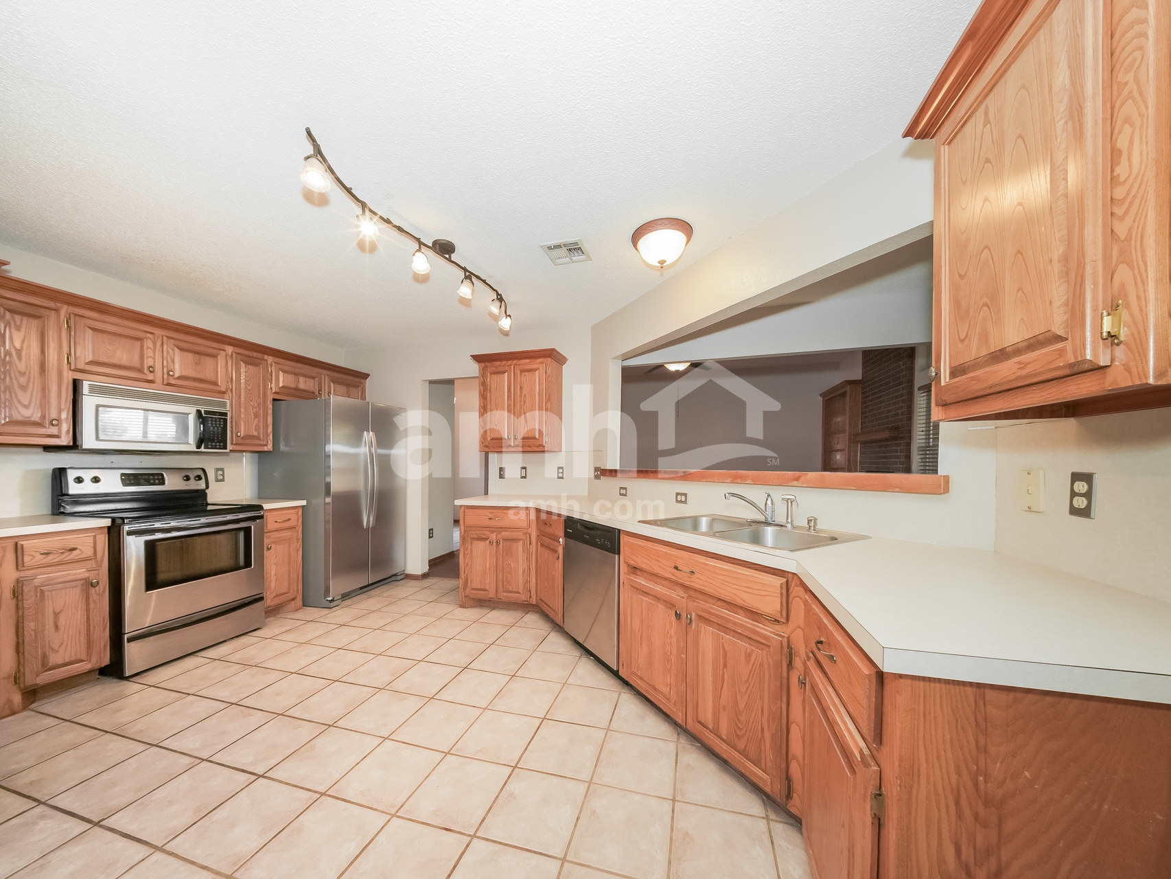 Building Photo - 17313 Valley Crst