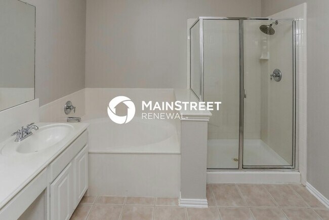 Building Photo - 4 Bedroom Pet-Friendly Home in Rockwall, TX with Main Street Renewal