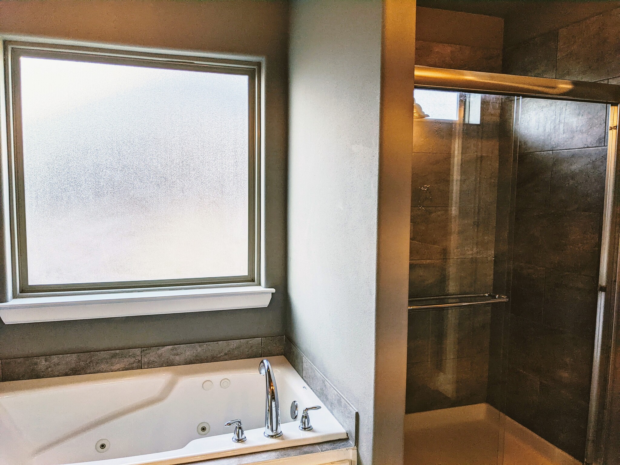 Building Photo - 700 Hawthorn Way