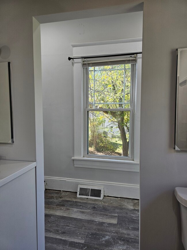 Building Photo - 920 N Church St