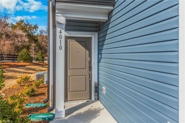 Building Photo - Spacious 3-Bedroom Townhome with Private Patio, Central HVAC & In-Unit Laundry Hookups