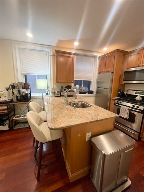 Building Photo - 76 W Cedar St