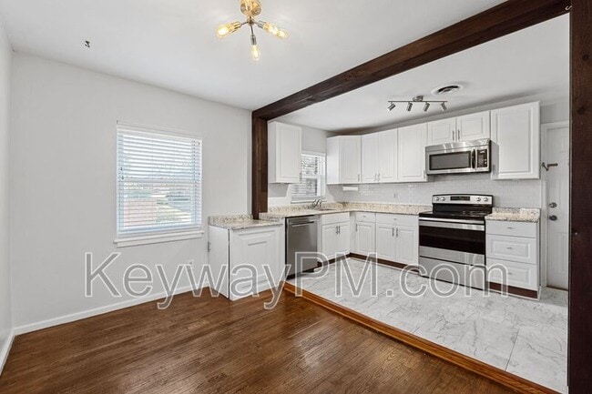 Building Photo - 501 Milledge Rd