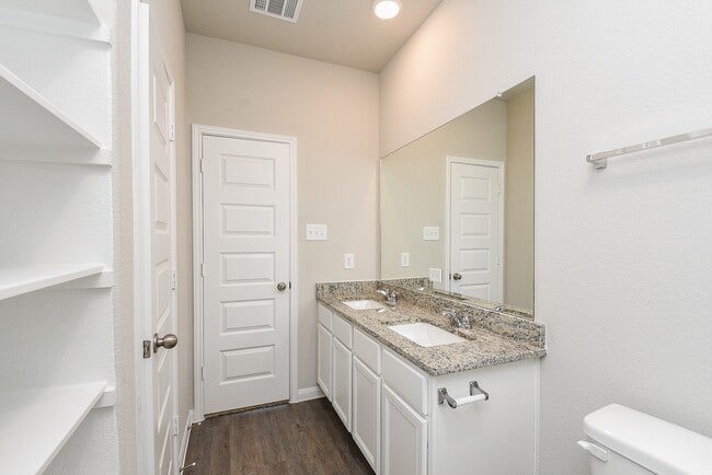 Building Photo - 14042 Chinook Dr