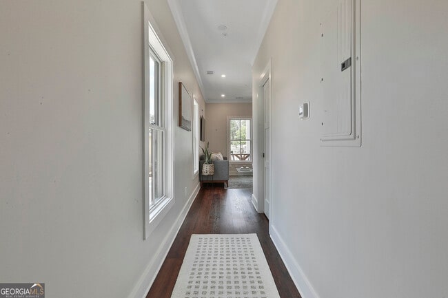 Building Photo - 3042 State St