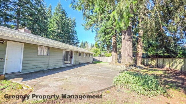 Building Photo - Edmonds Rambler – Prime Location & large back yard!