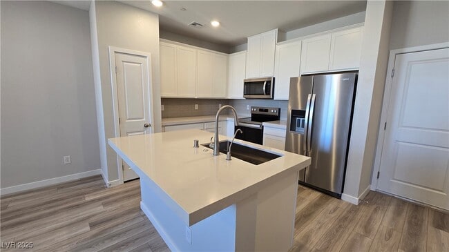 Building Photo - 988 Gearus Pl