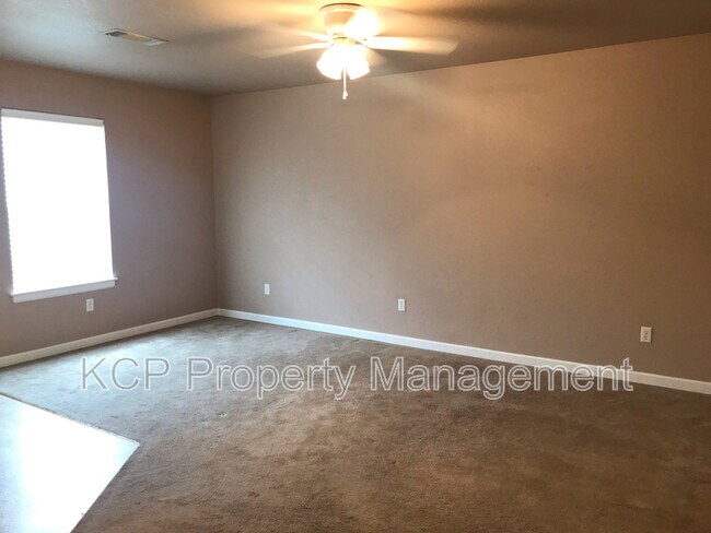 Building Photo - 811 N 48th St