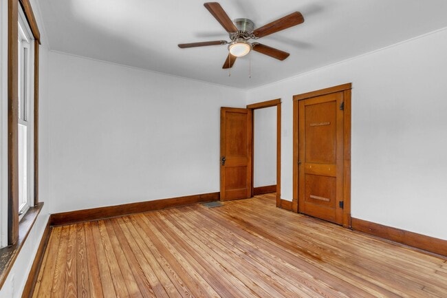 Building Photo - 2 Bed 1 Bath in Rochester, PA