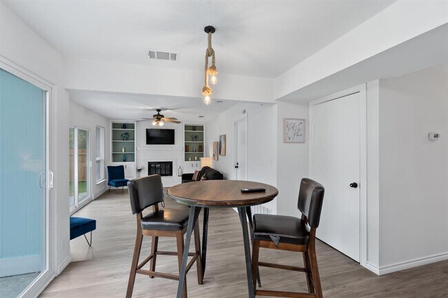 Building Photo - 405 E Logan St