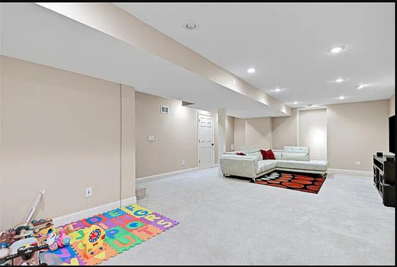 Building Photo - 8000 W 146th St