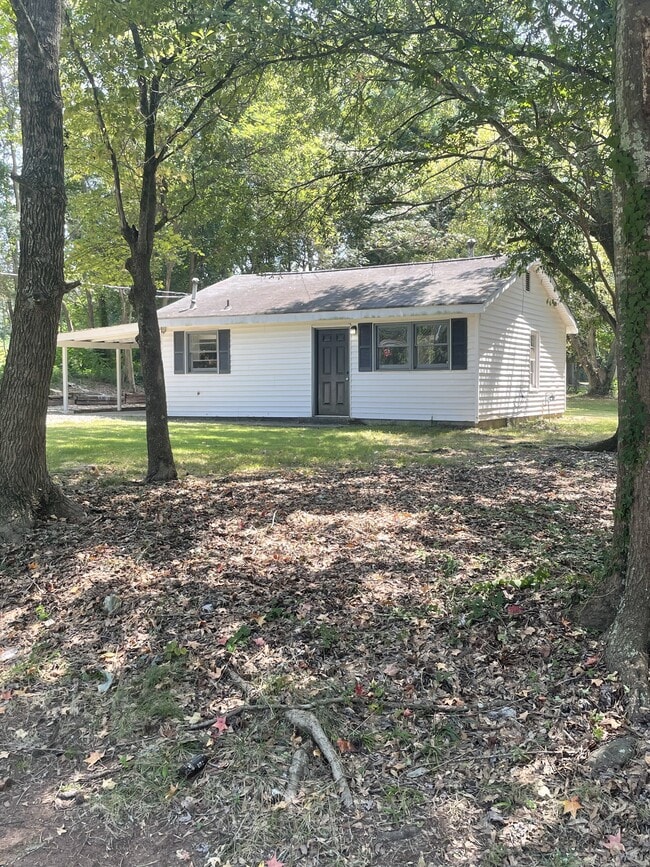Primary Photo - 1805 Waldrep Cir SE