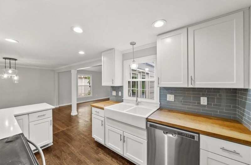 Building Photo - 3306 W 71st Terrace