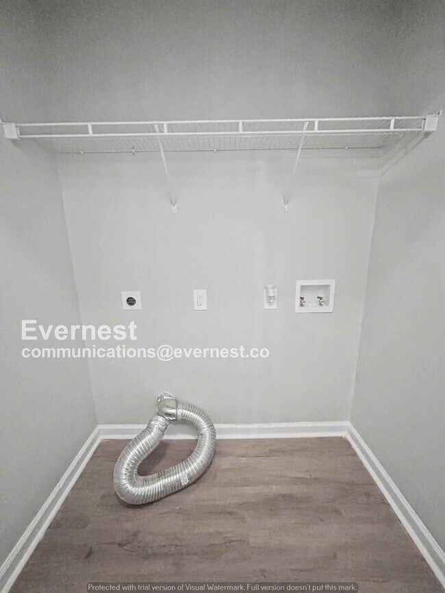 Building Photo - 3 Bed/2 Bath Home with Garage / Pet-Friendly / Available Now!