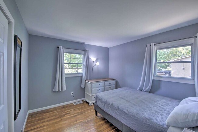 Building Photo - 6447 S Franklin Rd