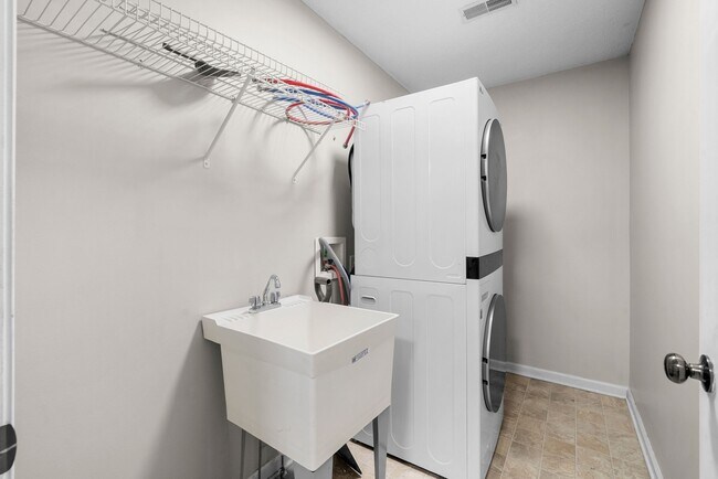 Building Photo - 1438 Addison Dr