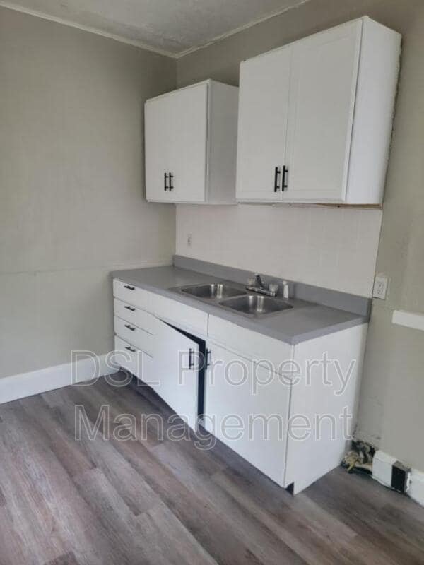 Building Photo - 3555 E 143rd St