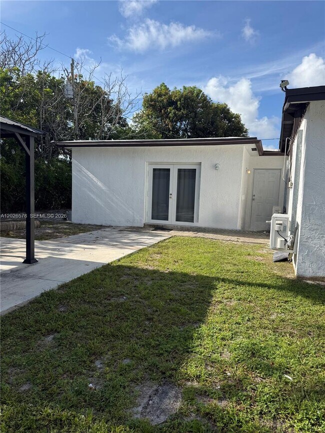 Building Photo - 1816 NW 25th Ter