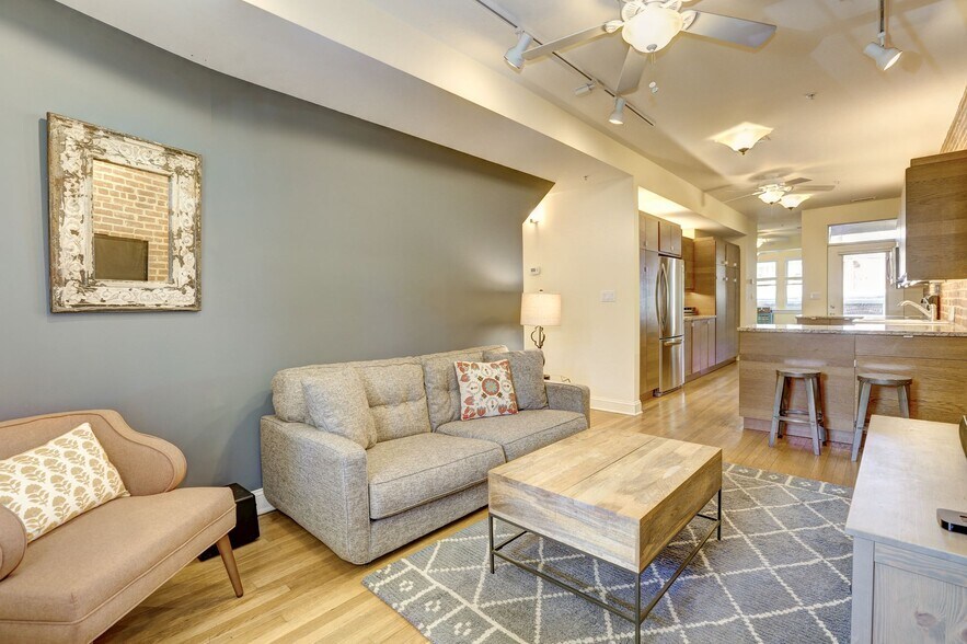 Primary Photo - 4114 New Hampshire Ave NW