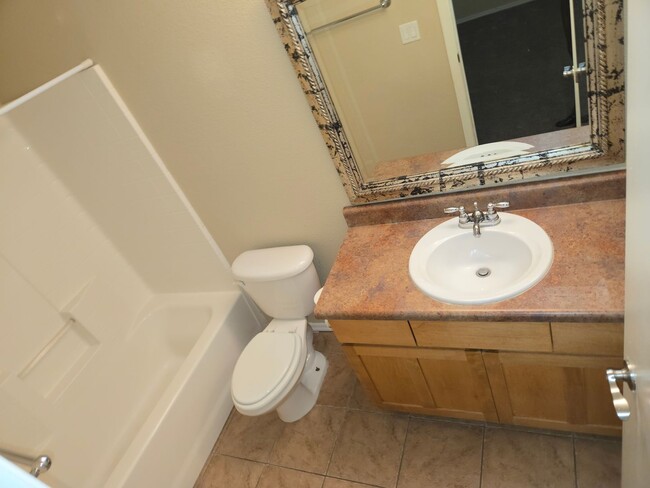Building Photo - Westside Arbors Condo 2bd, 2ba - Students ...